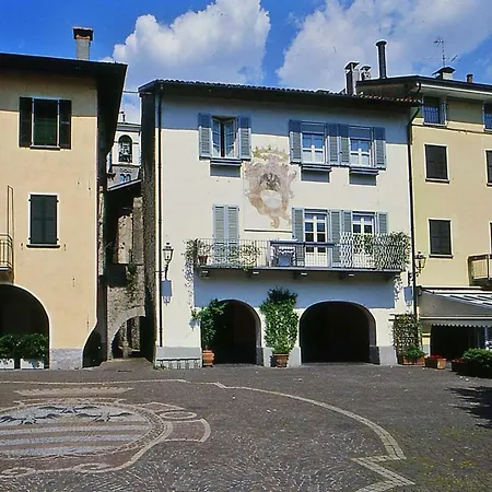 Casa Anna マンデッロ・デル・ラーリオ